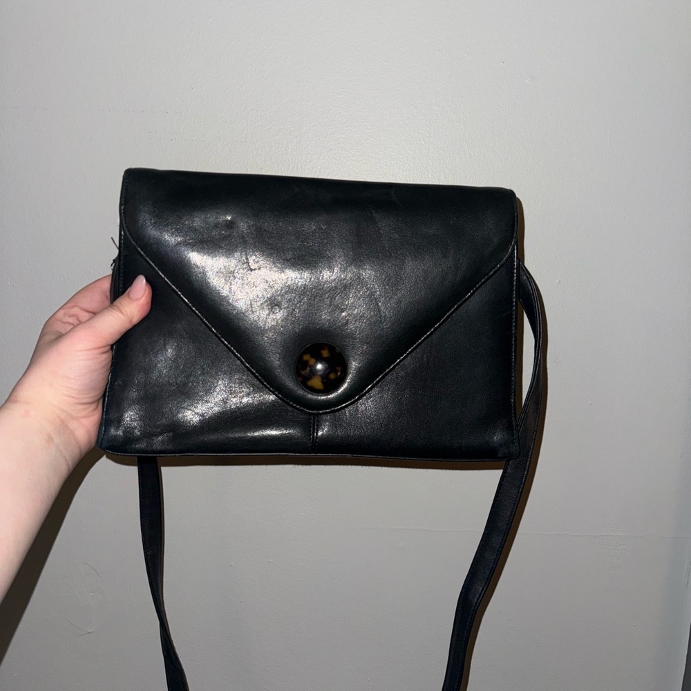 Vintage black leather envelope clutch / crossbody – tortoiseshell button
